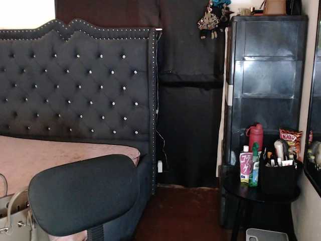 Live sex webcam photo for SuggarDolly #292117560