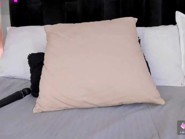 Live sex webcam photo for SummerEliss #290441271