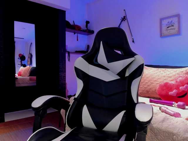 Live sex webcam photo for SummerScarlet #276075913