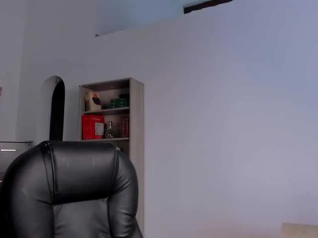 Live sex webcam photo for Sun-kissed1 #272288488