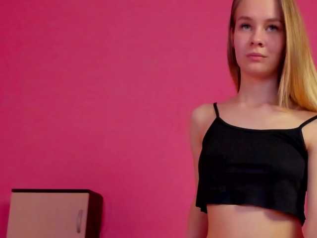 Live sex webcam photo for Sunbeam69 #288030285