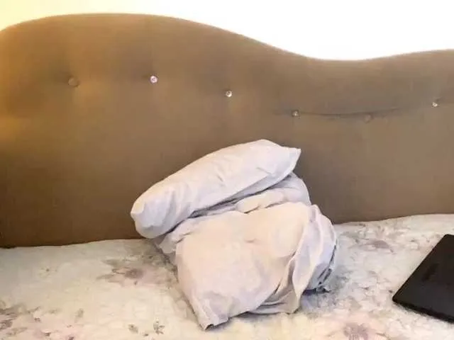 Live sex webcam photo for SunshineT #291245961