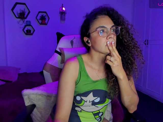 Live sex webcam photo for Suri-Myers #277058216