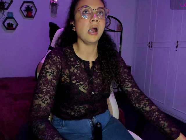 Live sex webcam photo for Suri-Myers #277114503