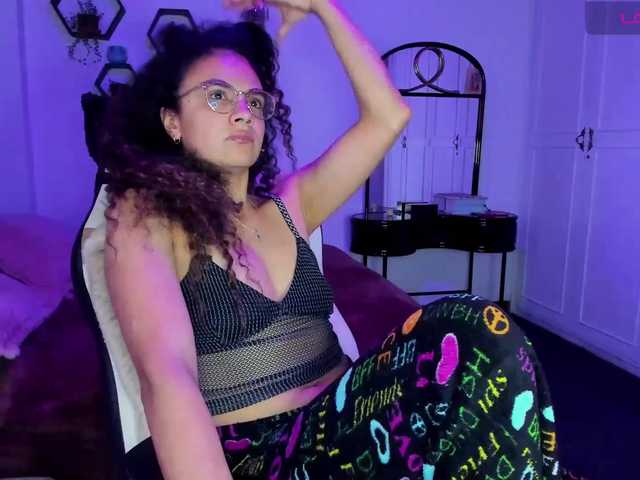 Live sex webcam photo for Suri-Myers #277200874