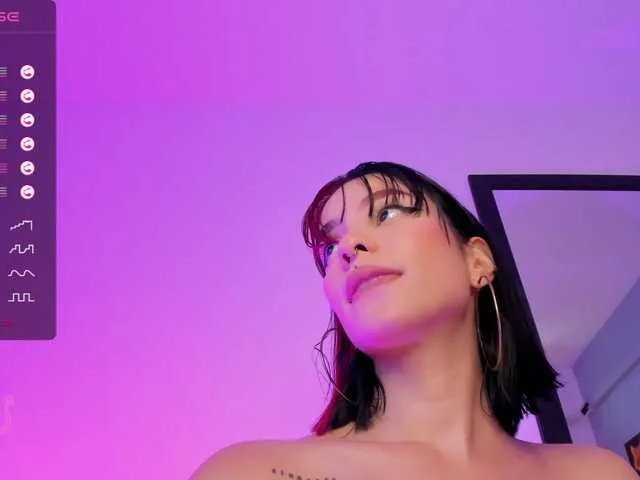 Live sex webcam photo for SusannaMoree #276601093