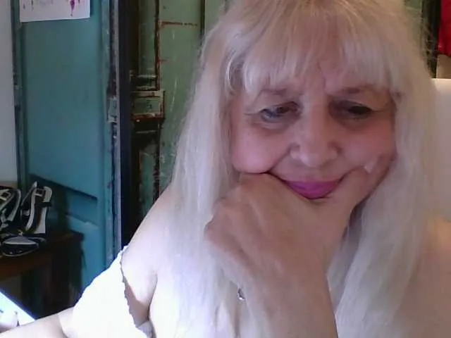 Live sex webcam photo for SusiLife #290728771