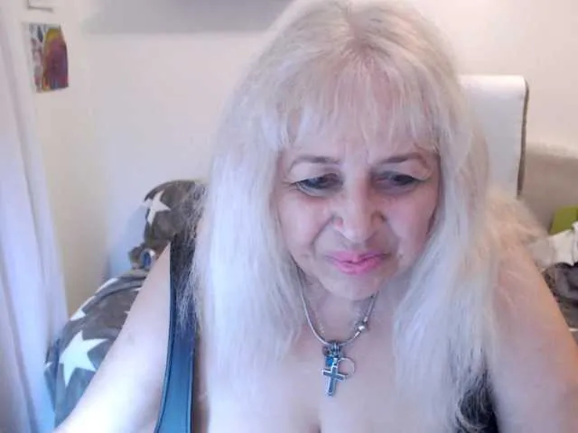 Live sex webcam photo for SusiLife #291176377