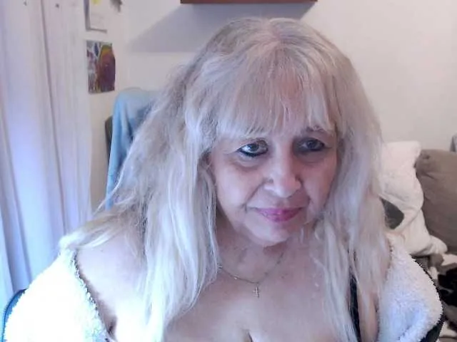 Live sex webcam photo for SusiLife #292258207