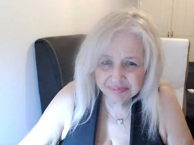 Live sex webcam photo for SusiLife #293097238