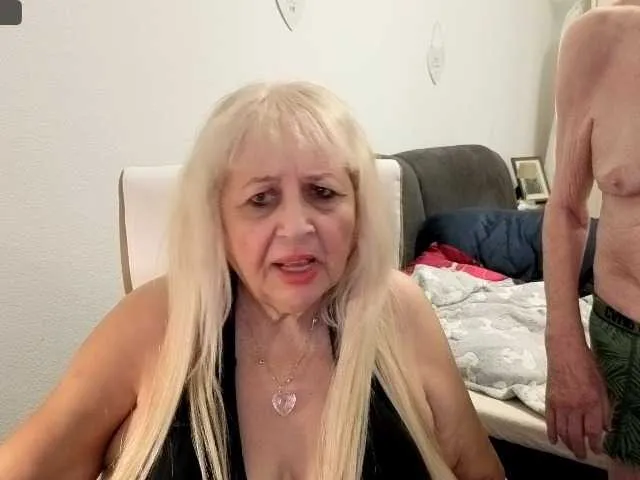 Live sex webcam photo for SusiLife #294108597