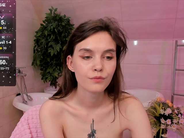 Live sex webcam photo for SusieMorris #278223147