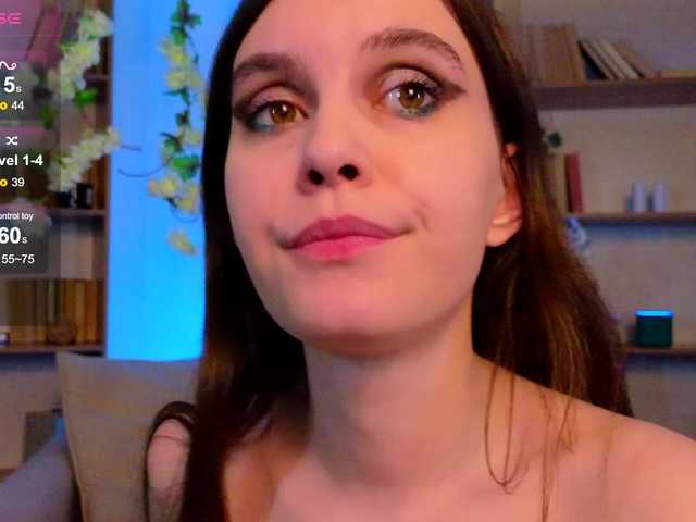 Live sex webcam photo for SusieMorris #290883147