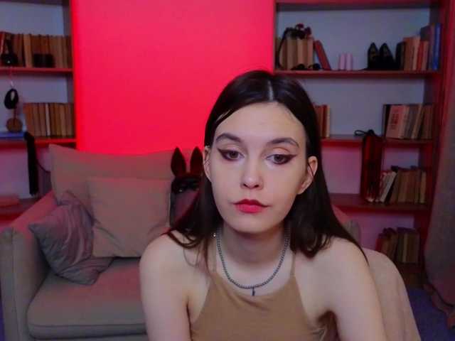 Live sex webcam photo for SusieMorris #290979867