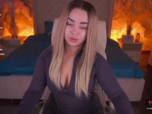 Live sex webcam photo for SusieWood #294174783