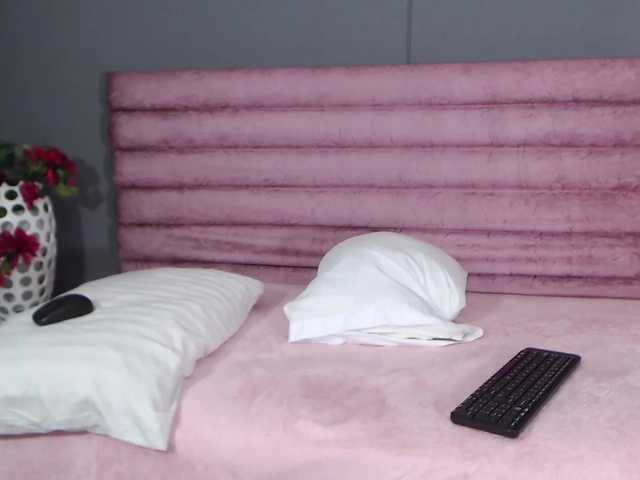 Live sex webcam photo for SussanQueen #271807896