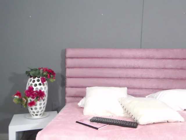 Live sex webcam photo for SussanQueen #271914444