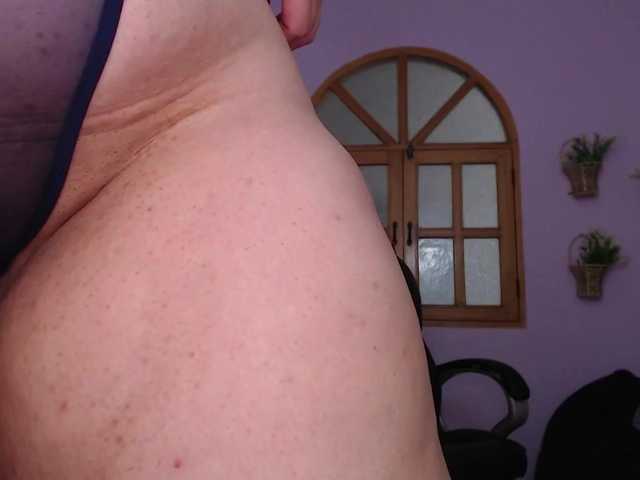 Live sex webcam photo for Suzane-Palla #271741490