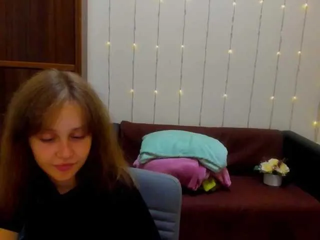 Live sex webcam photo for Suzydollj229 #274330468