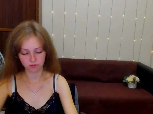 Live sex webcam photo for Suzydollj229 #274399752