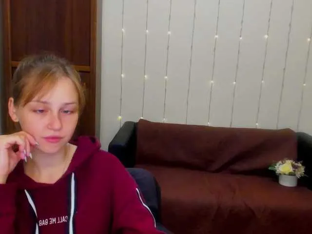 Live sex webcam photo for Suzydollj229 #274601354