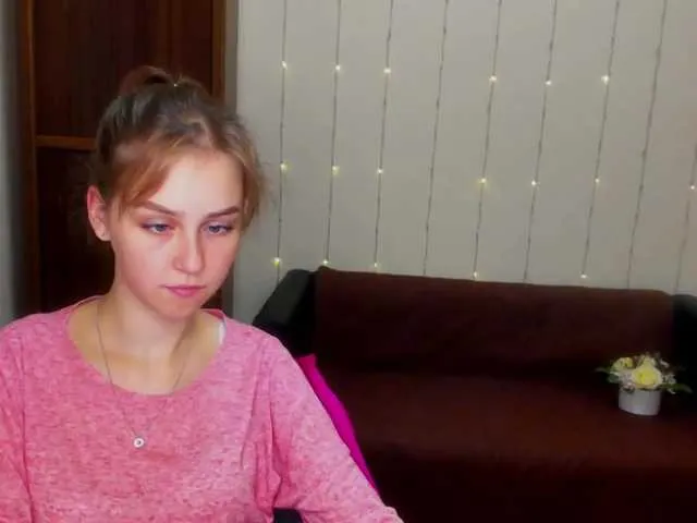 Live sex webcam photo for Suzydollj229 #274665950