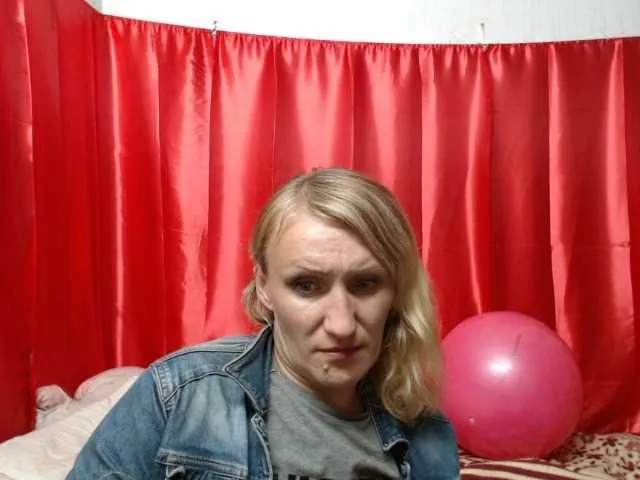 Live sex webcam photo for Svetar-a #288118423