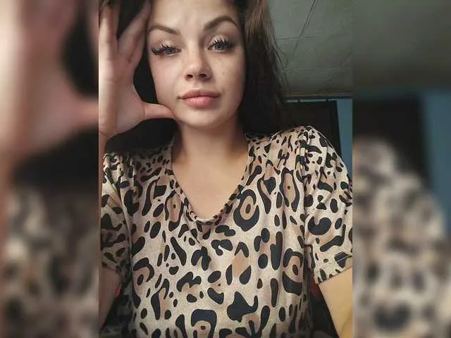 Live sex webcam photo for Sweet-Candy88 #291370038