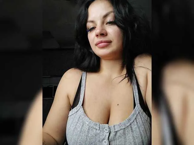 Live sex webcam photo for Sweet-Candy88 #292175131