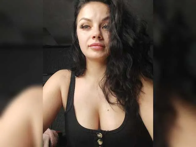 Live sex webcam photo for Sweet-Candy88 #292300191