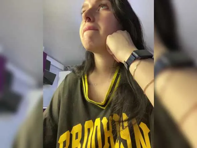 Live sex webcam photo for Sweet-Emma-1 #290888975