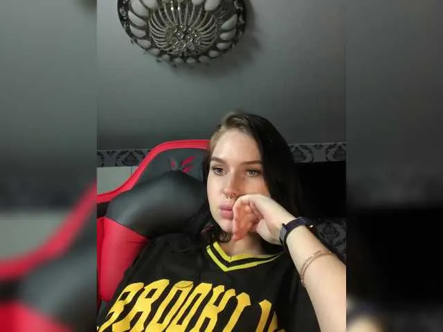 Live sex webcam photo for Sweet-Emma-1 #291059430