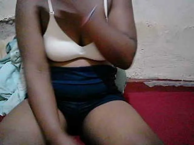 Live sex webcam photo for Sweet-Solyne #291314375