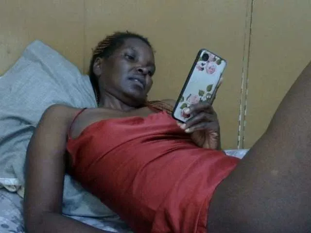 Live sex webcam photo for Sweet-mommy #291146228