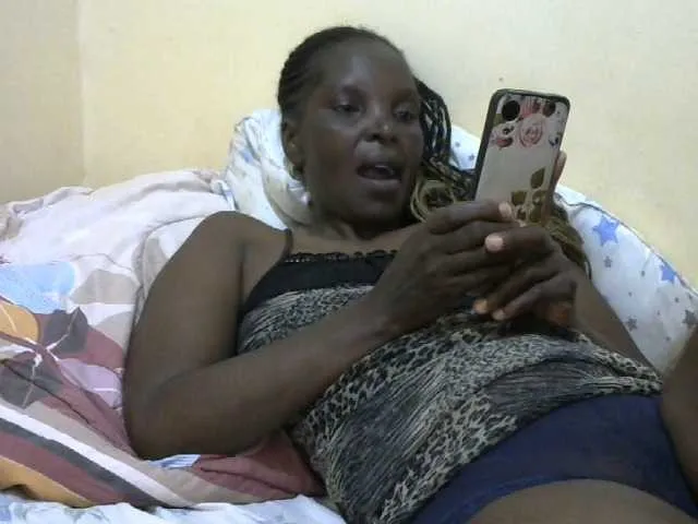 Live sex webcam photo for Sweet-mommy #291656843