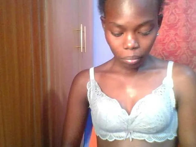 Live sex webcam photo for Sweet-petite #292571555
