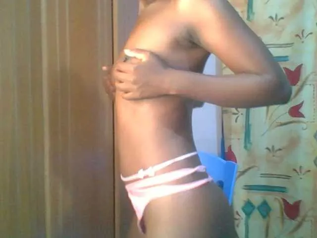 Live sex webcam photo for Sweet-petite #292954923