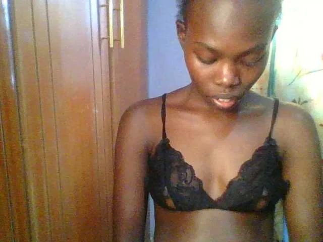 Live sex webcam photo for Sweet-petite #293078111