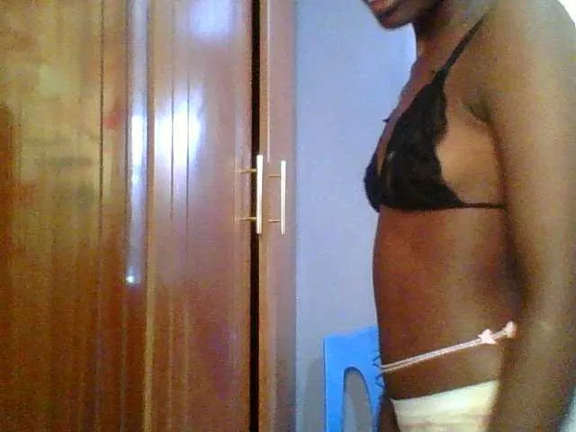 Live sex webcam photo for Sweet-petite #293100293