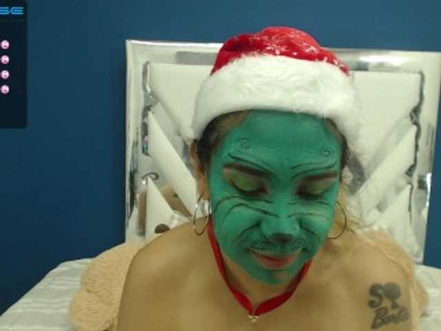 Live sex webcam photo for SweetBarbie #271780892