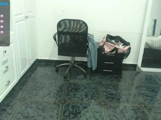 Live sex webcam photo for SweetBarbie #271814190