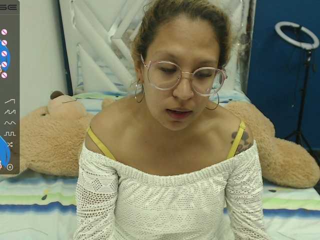 Live sex webcam photo for SweetBarbie #272772450