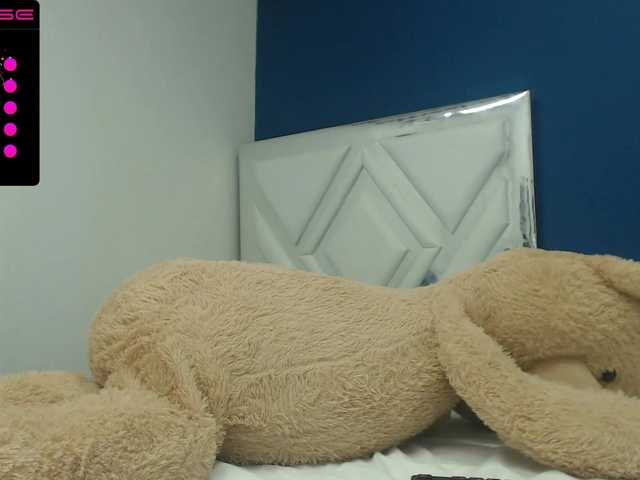 Live sex webcam photo for SweetBarbie #273829806