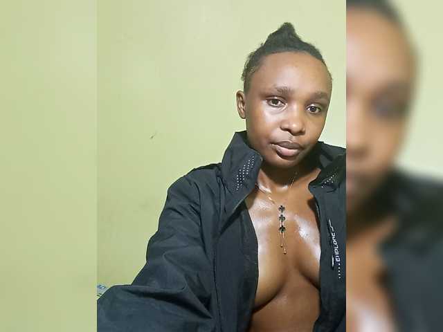 Live sex webcam photo for SweetBella-1 #294102148