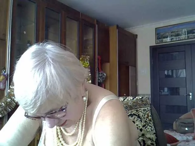 Live sex webcam photo for SweetCherry00 #290299674