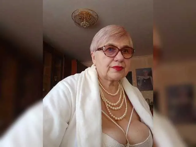 Live sex webcam photo for SweetCherry00 #290459177
