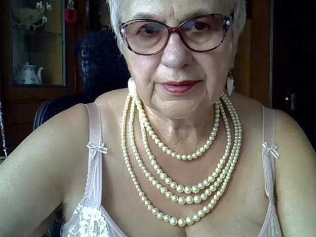 Live sex webcam photo for SweetCherry00 #291323995