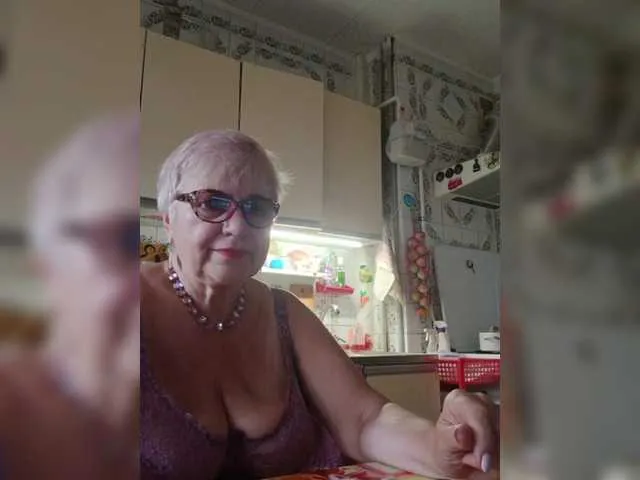 Live sex webcam photo for SweetCherry00 #291352367