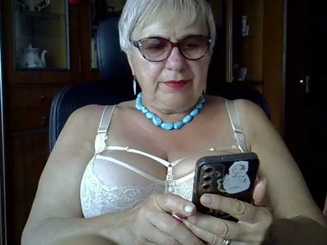 Live sex webcam photo for SweetCherry00 #291423733