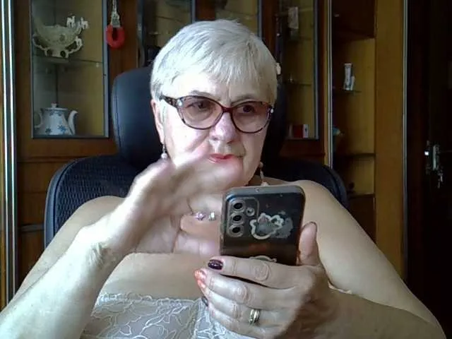 Live sex webcam photo for SweetCherry00 #291528029